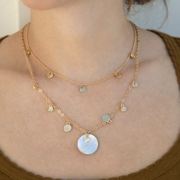 Ettika
18K Gold Plated Shell Disc Necklace - Picture 1 of 10